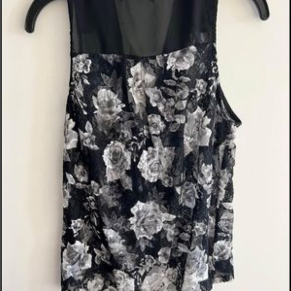 Black and white floral top - Picture 2 of 2